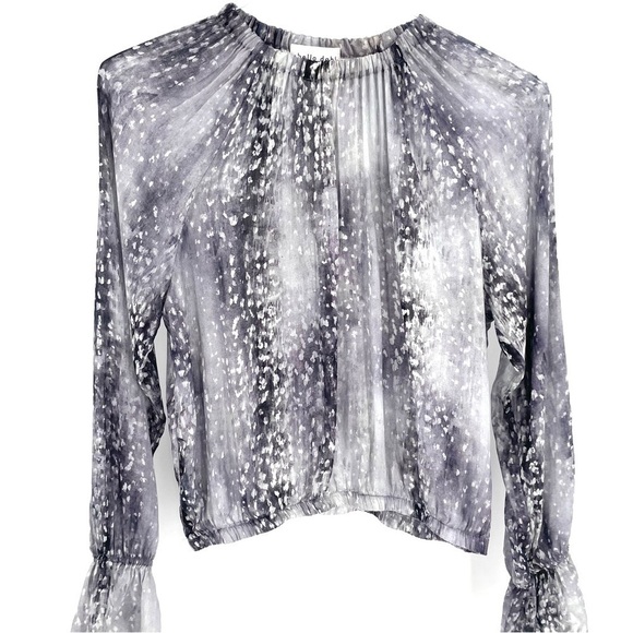 REVOLVE Bella Dahl Elastic Waist & Wrist Snowflake Flowy Loose Fit Blouse Top - Picture 4 of 8